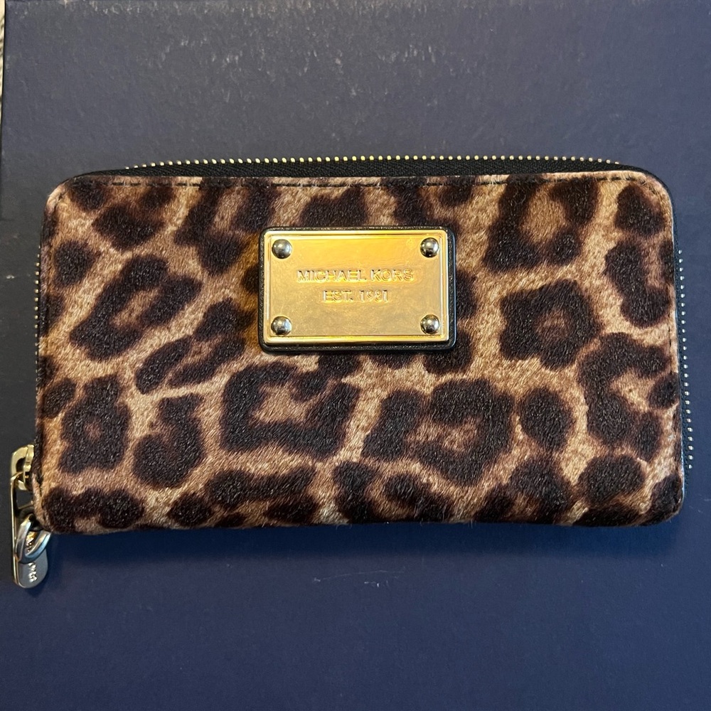 MICHAEL KORS ANIMAL PRINT WRISTLET/WALLET (strap not included)